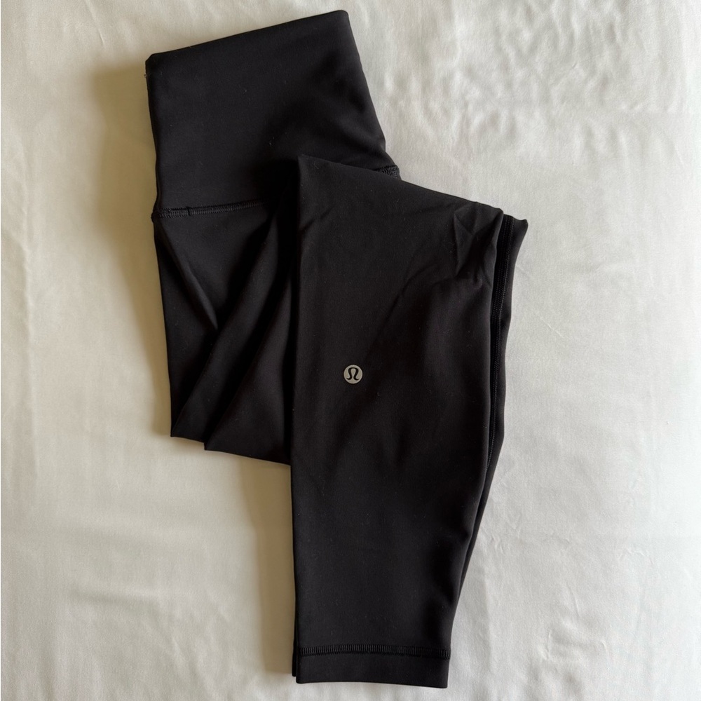 Black Lululemon Wunder Train High-Rise Tight 25”